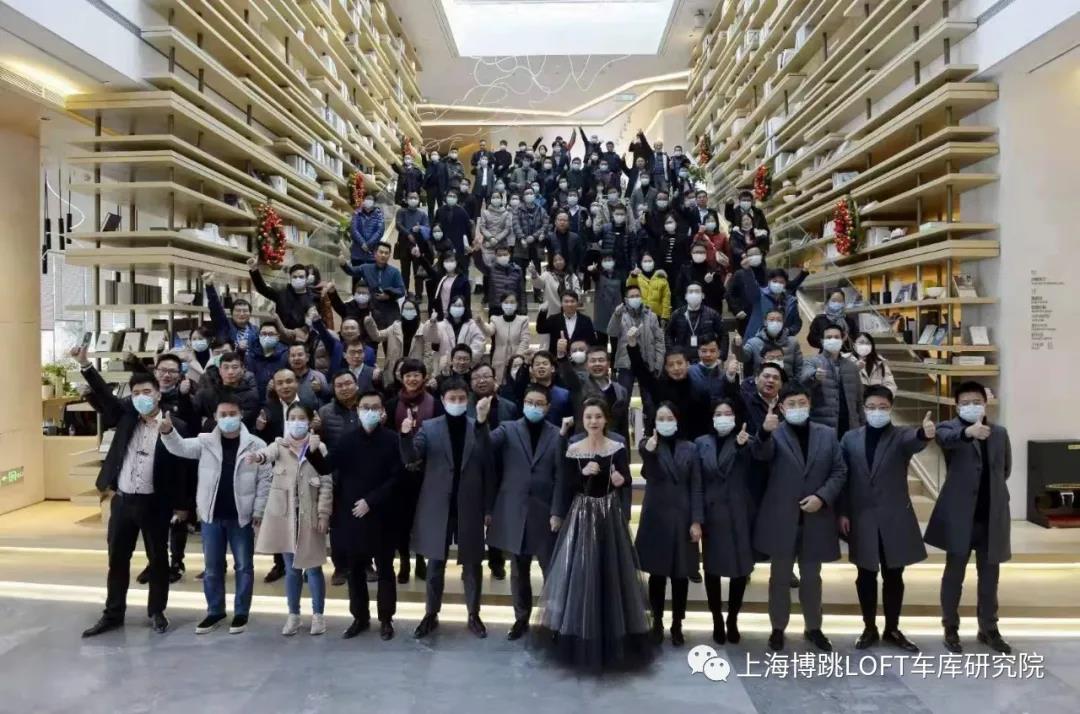 临汾全国一百多人在华侨城汉口道6号参观研讨LOFT专利车库技术！